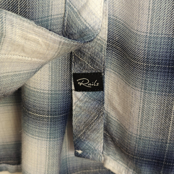 Rails Flannel Shadow Plaid Button Front Shirt Size Large Blue White Rayon - Picture 4 of 9